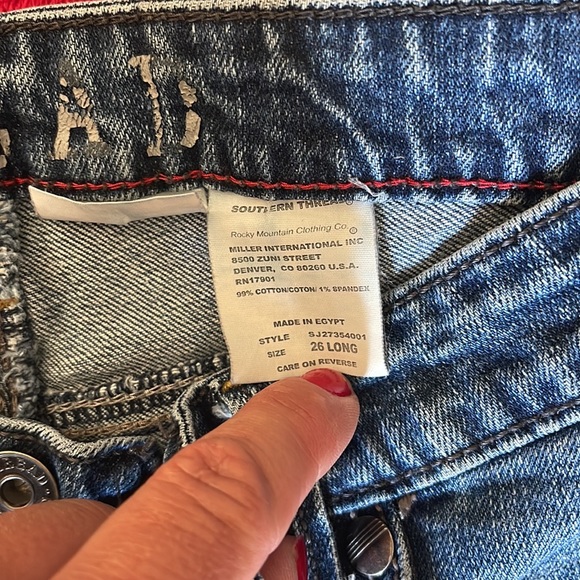 Southern thread jeans, super cute distressing and studs. Size 26 - Picture 4 of 7